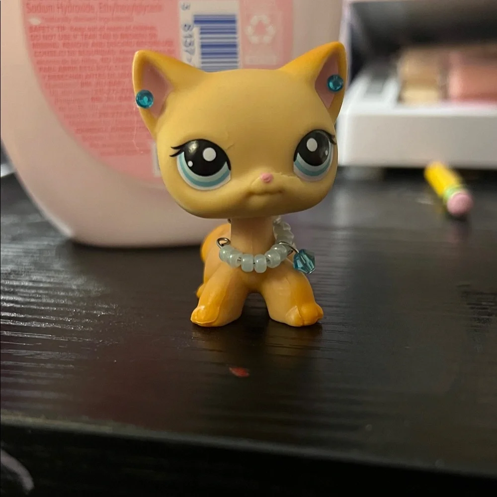 Littlest pet shop Brooke